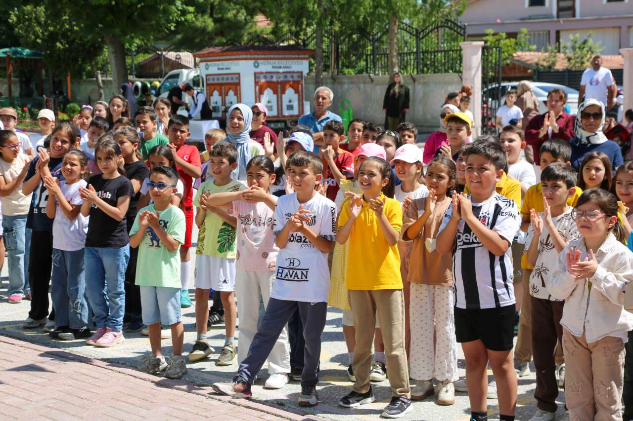 Meram’da telefon ve tableti kenara bırakan çocuklar bağımsızlık örneği verdi 6